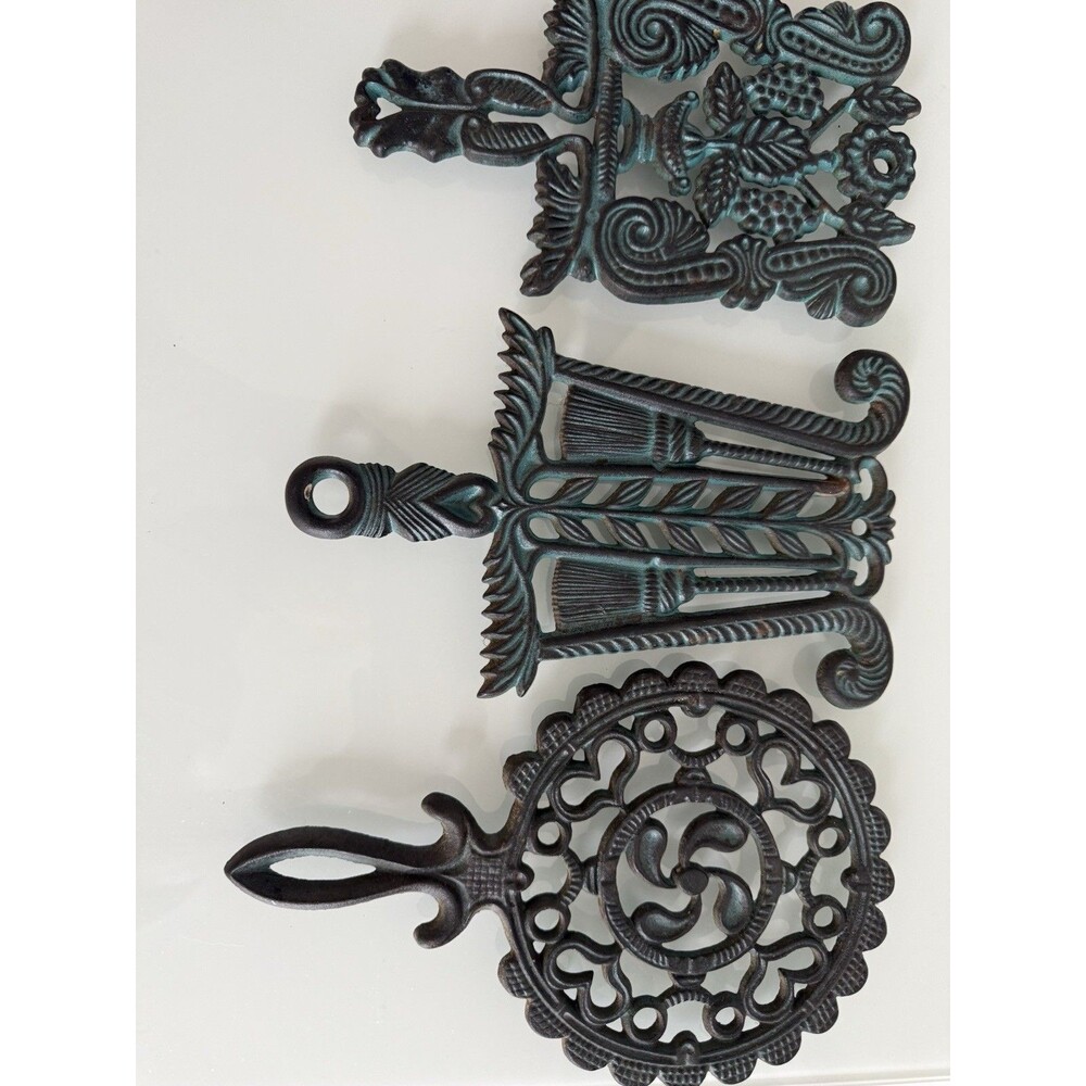 ✿ Vintage Cast Iron Trivet Grape Vine Ornate Wall Decor Rustic Kitchen Art Brend